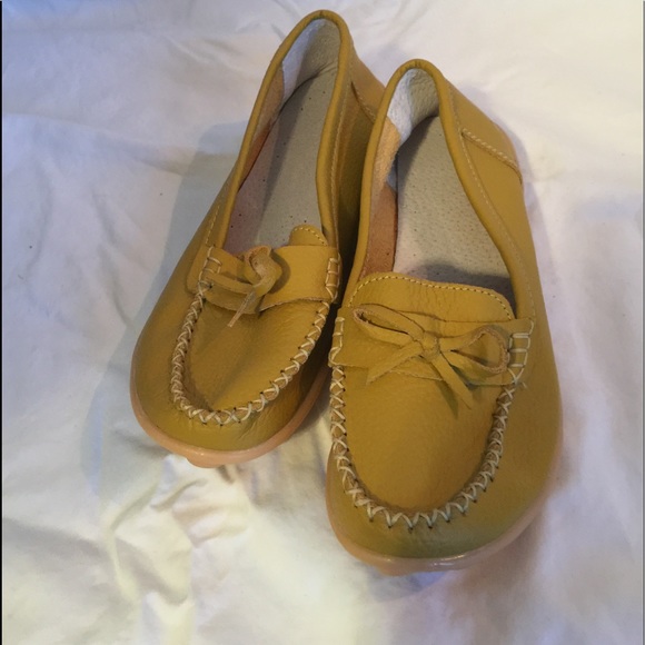 Mustard yellow .... loafer .. NEVER WORN - Picture 2 of 5